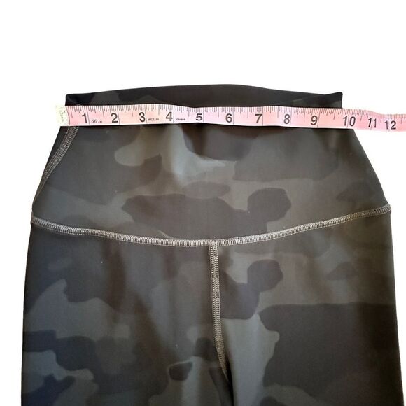 ALO Yoga ~High-Waist Black Camo Vapor Legging ~ compression ~high waist~ size XS - Picture 6 of 15